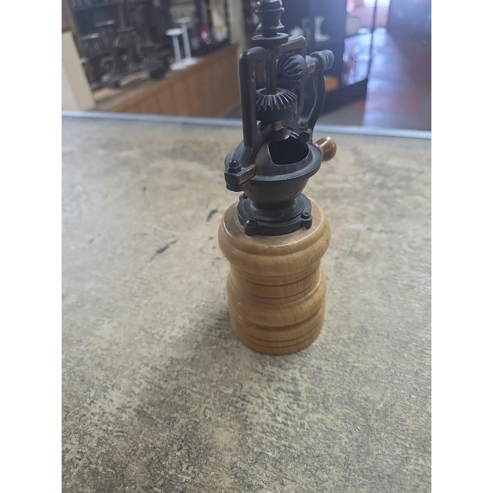 Vintage Hand Crank Pepper Grinder